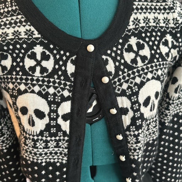 Skull Holiday - Picture 2 of 5